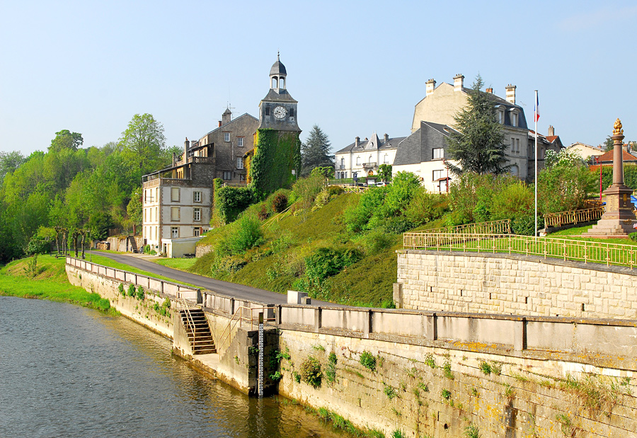 Tour de l'horloge à Varennes